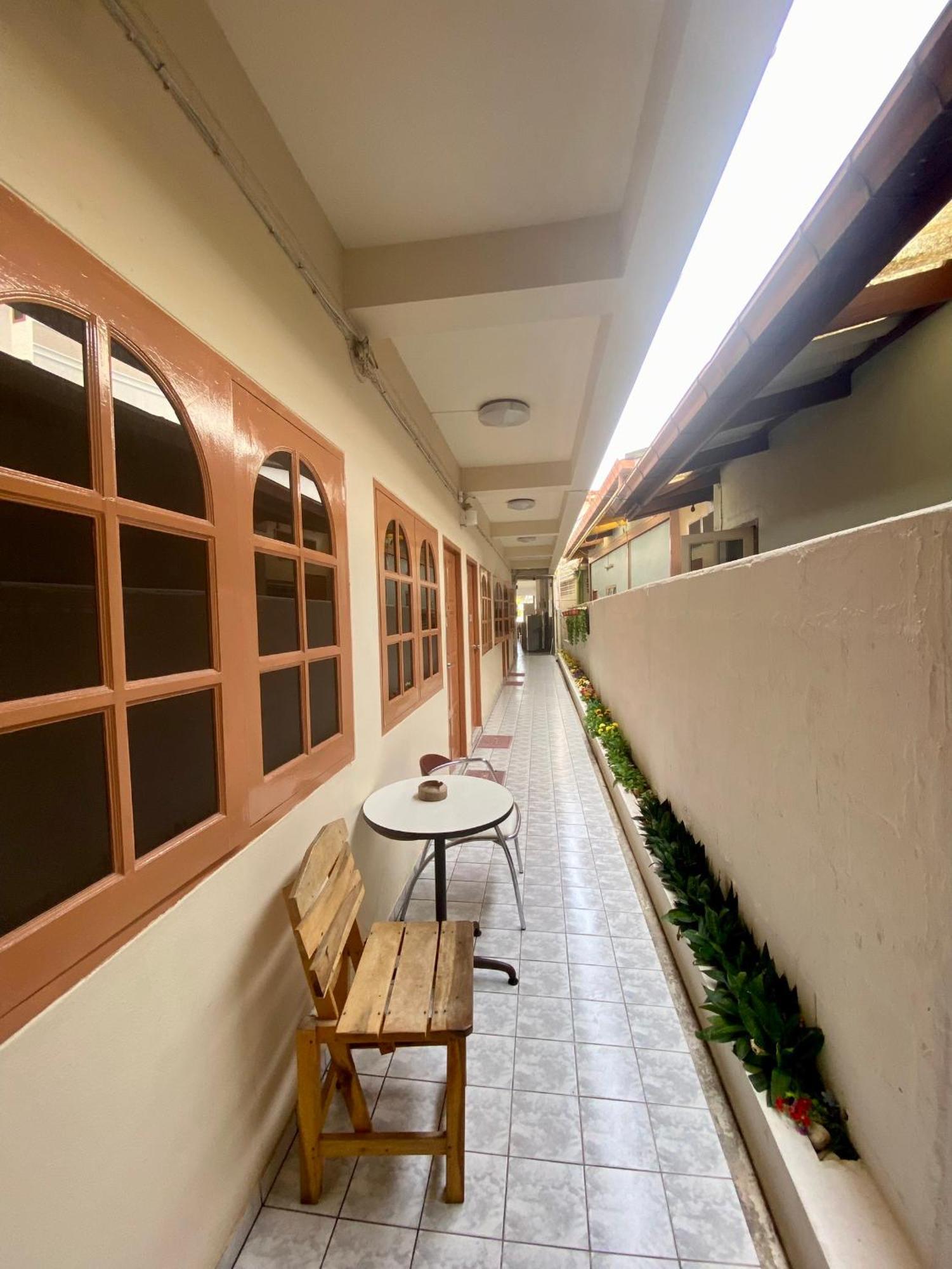 Plaza Huahin Hotel Exterior photo