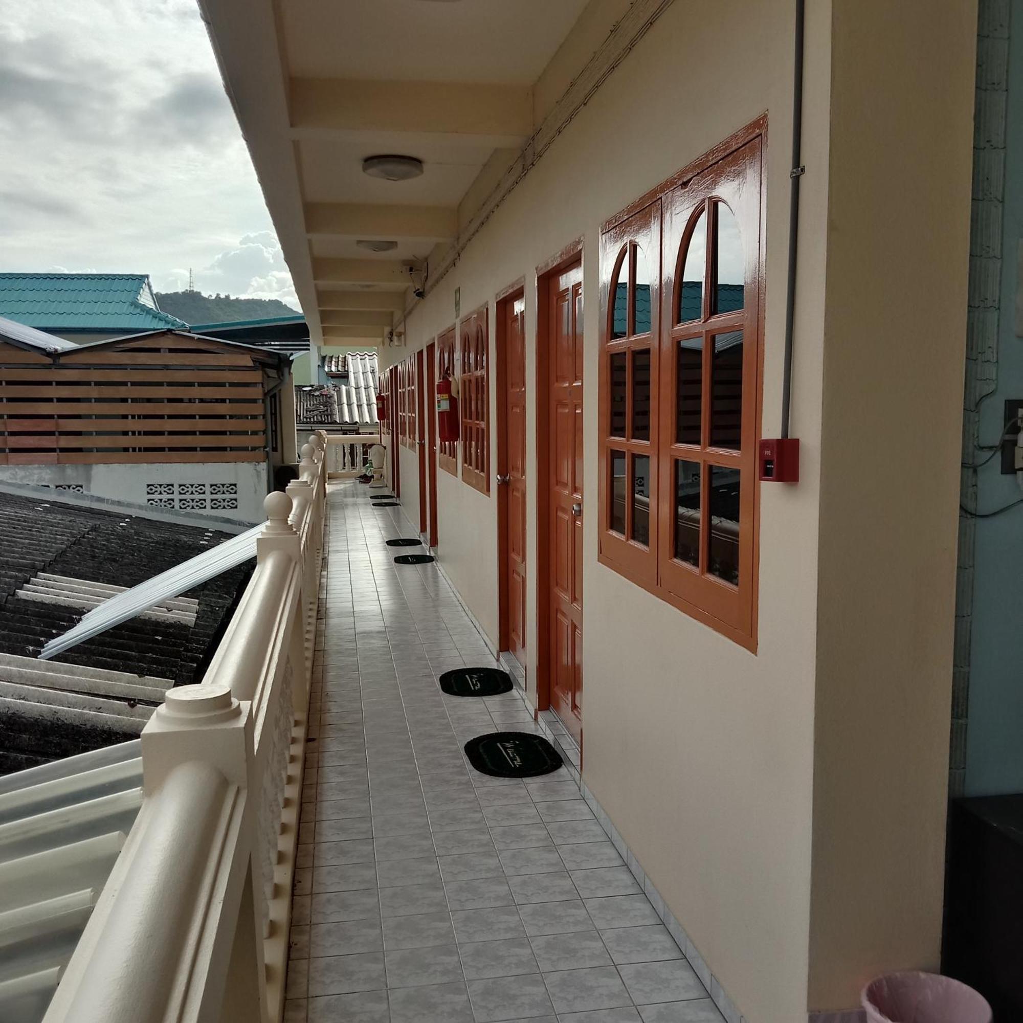 Plaza Huahin Hotel Exterior photo